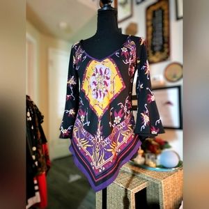 Soul Sanctuary flare sleeve V-hem blouse. Size XS.